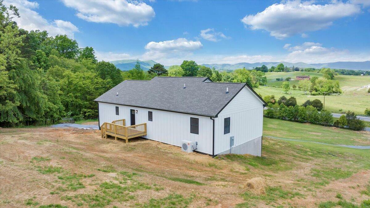 Property Photo: 5152 Roanoke Rd VA 24083