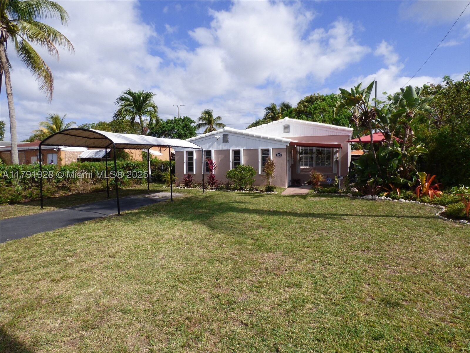 Property Photo:  1487 NE 179th St  FL 33162 