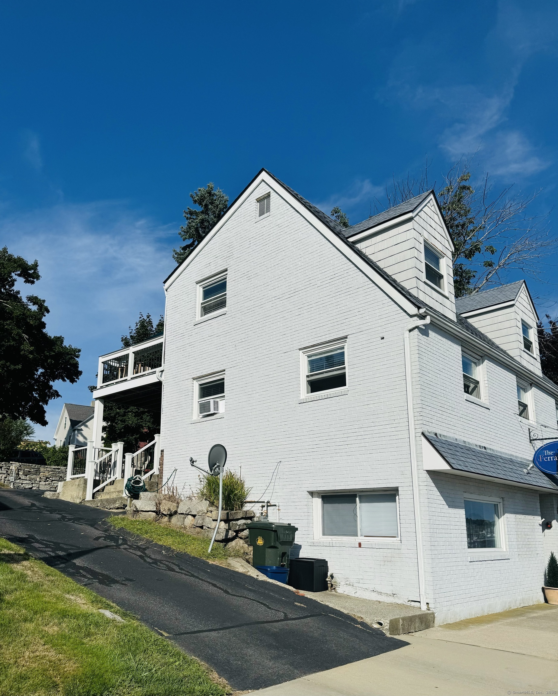 Property Photo:  249 Pequot Avenue  CT 06320 