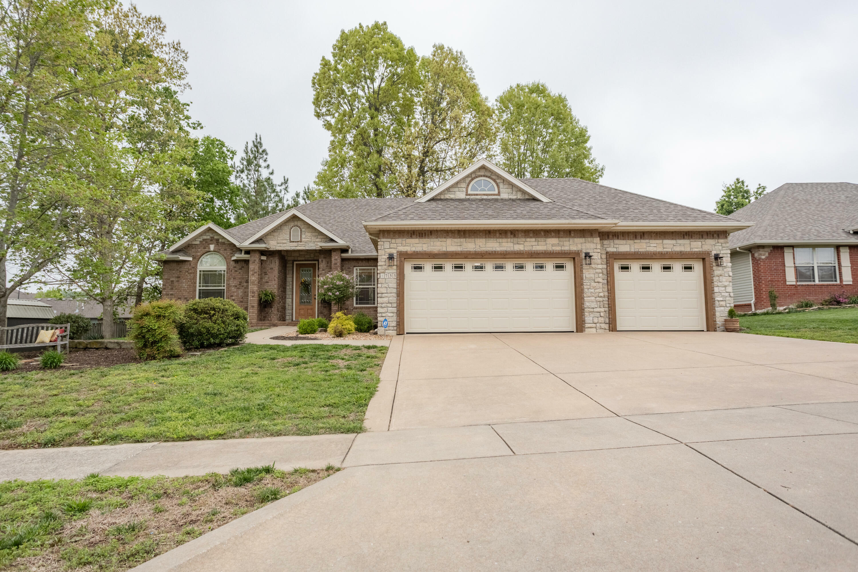 Property Photo: 1733 E Charles Street MO 65738