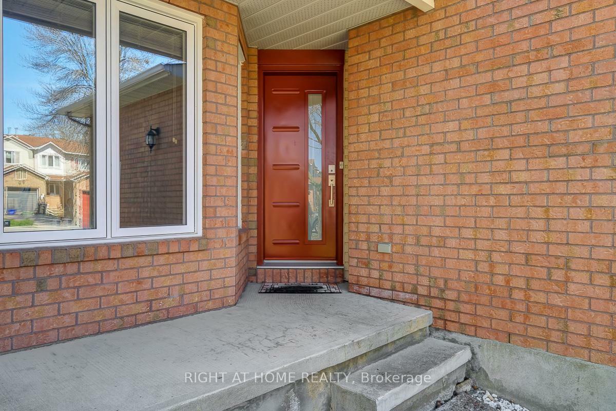 Property Photo: 60 Kimbolton Crescent ON K2K 2S4