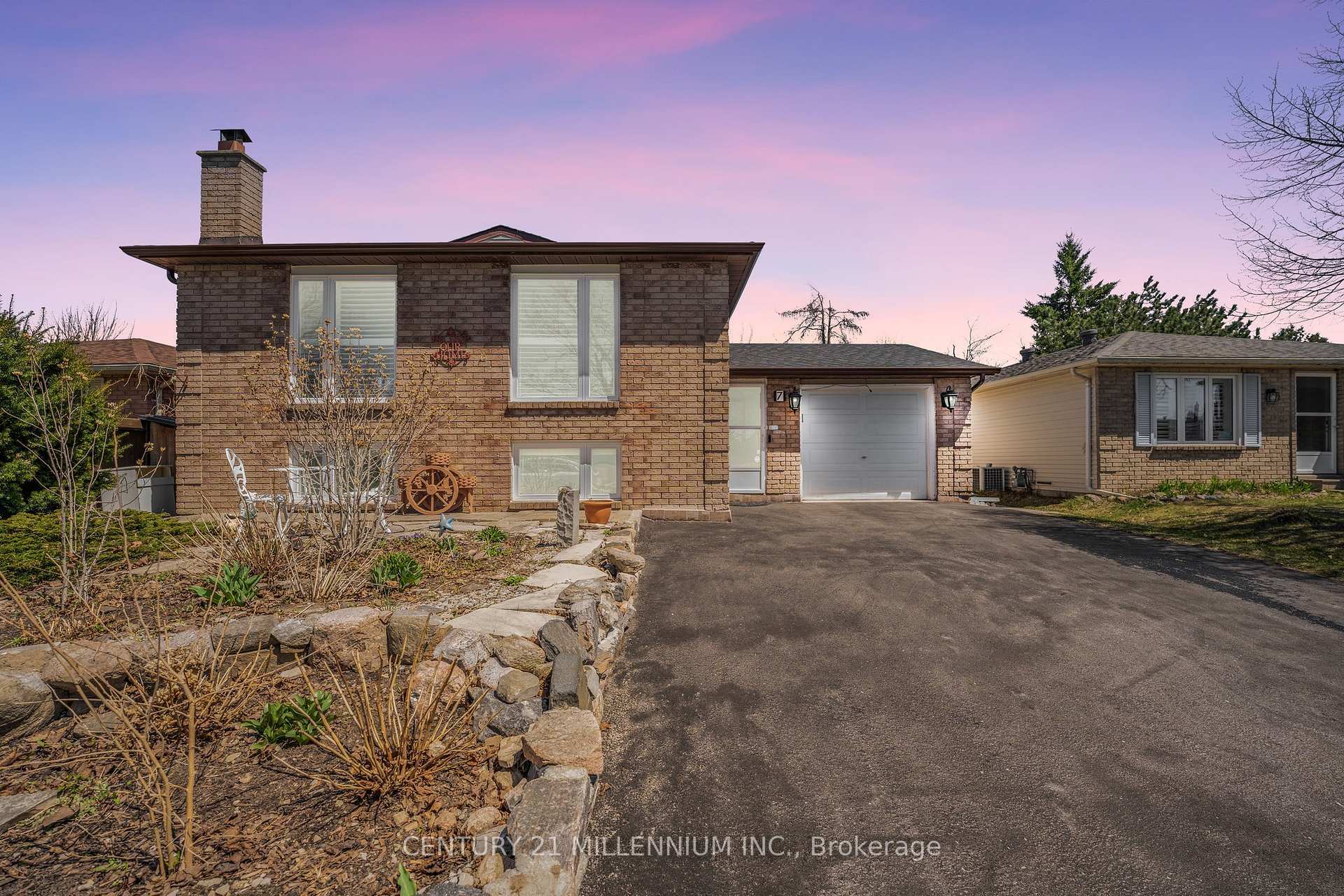Property Photo: 7 Coles Street ON L4N 5W5