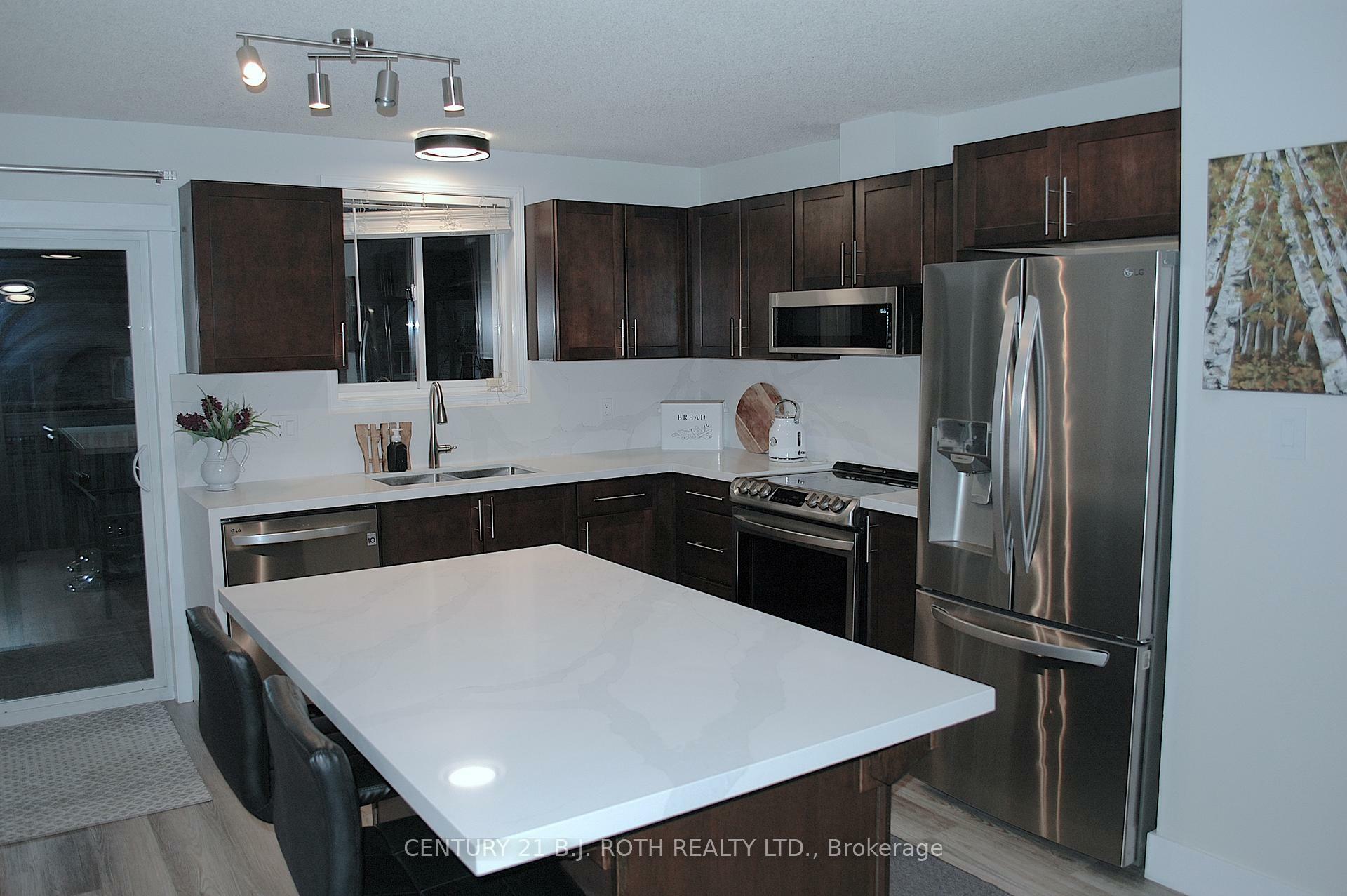 Property Photo: 11 Masters Drive ON L4M 6W4