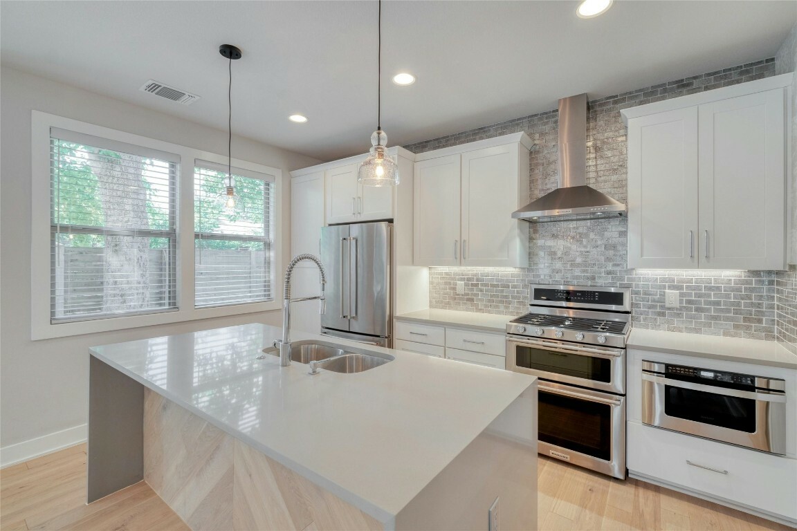 Property Photo: 2204 Holly Street 2 TX 78702