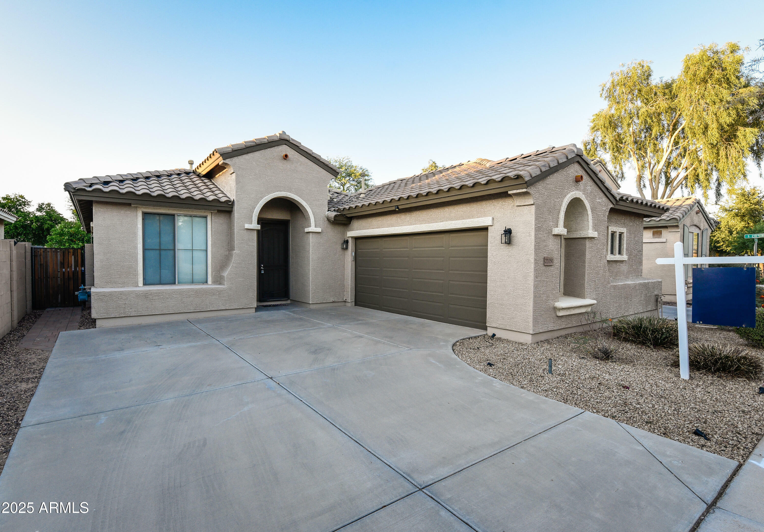 21050 E Tierra Grande --  Queen Creek AZ 85142 photo