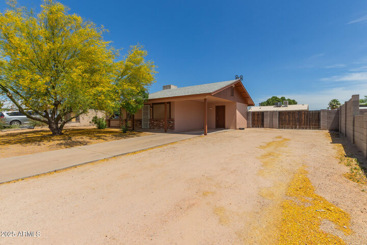 Property Photo: 525 N 94th Way AZ 85207