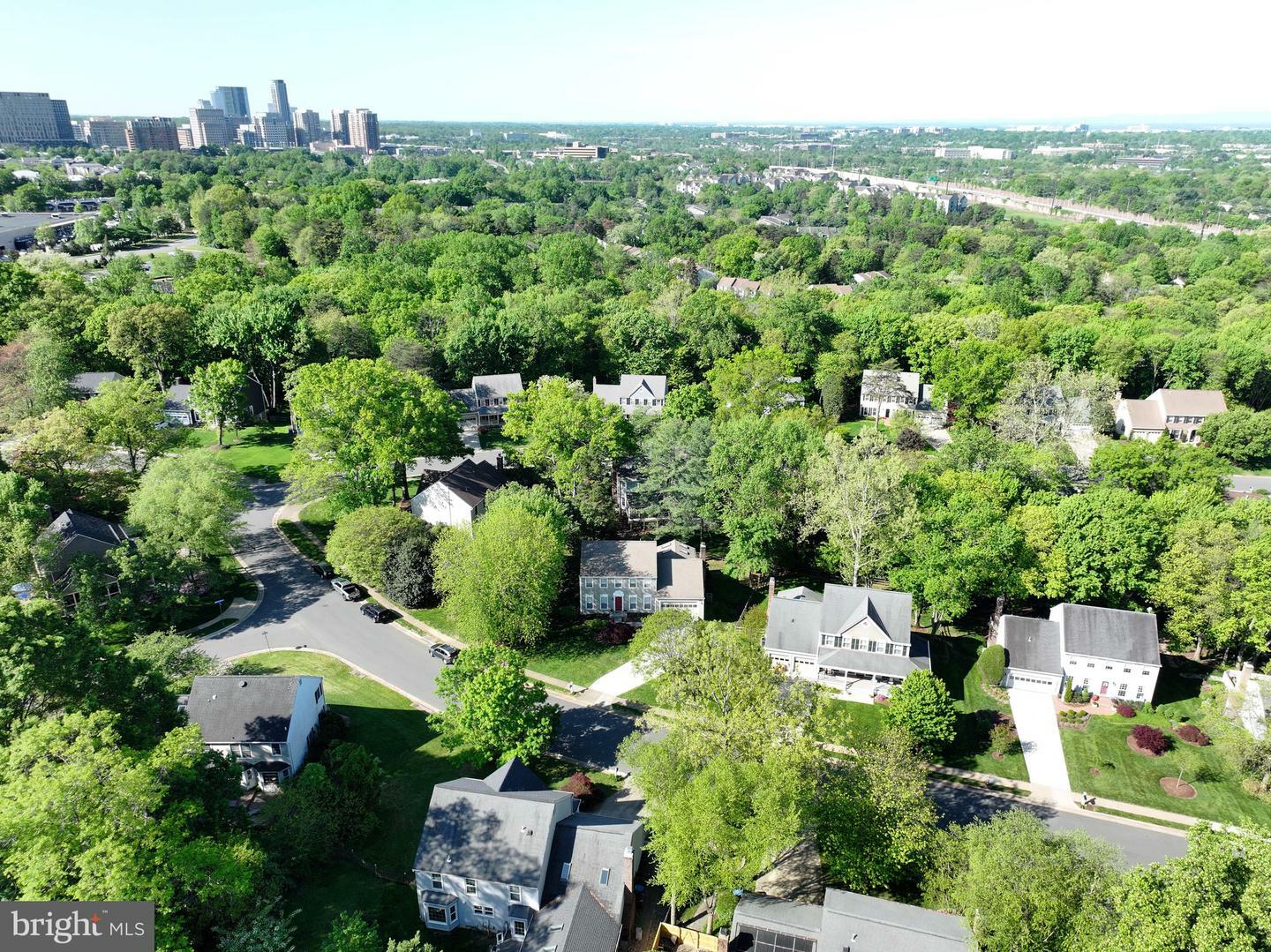 Property Photo: 1612 Autumnwood Drive VA 20194