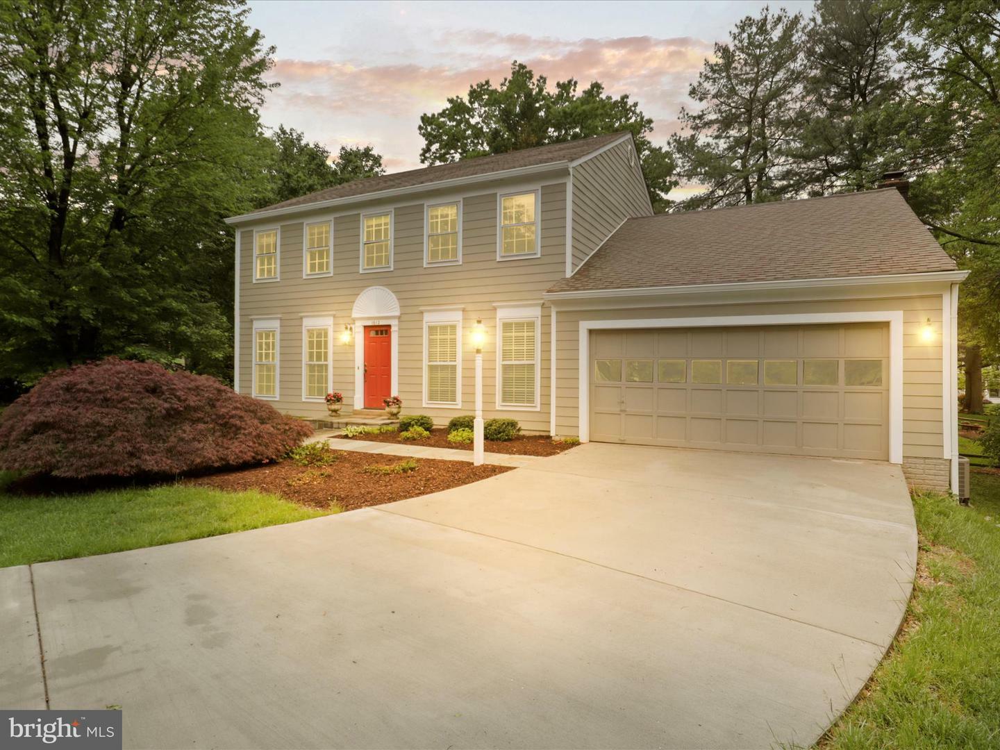 Property Photo: 1612 Autumnwood Drive VA 20194