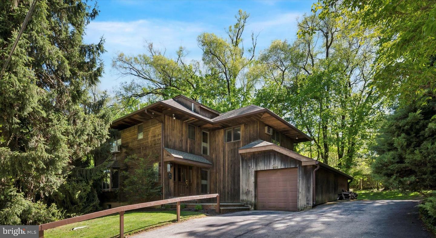 Property Photo: 7704 Cresheim Road PA 19118