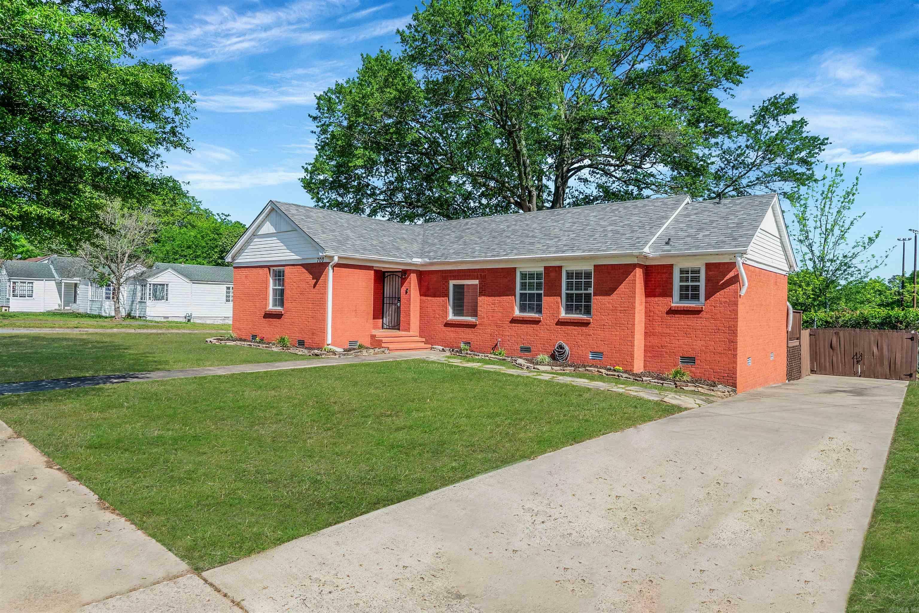 Property Photo: 700 E 21st Street AR 72206