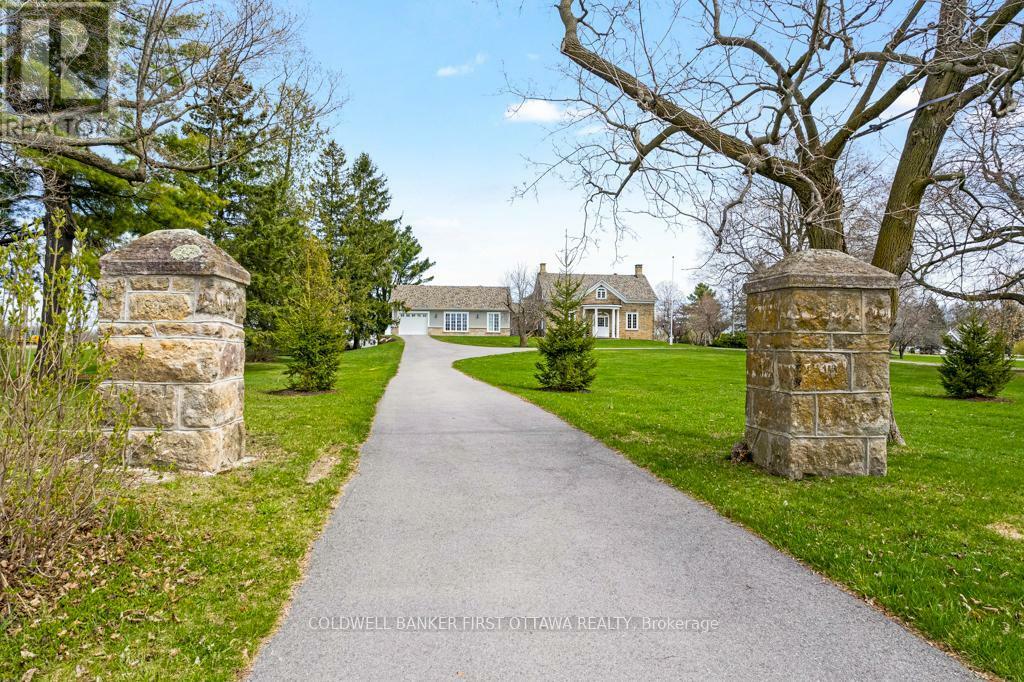 Property Photo:  2638 Rideau Ferry Road  ON K7H 0G5 