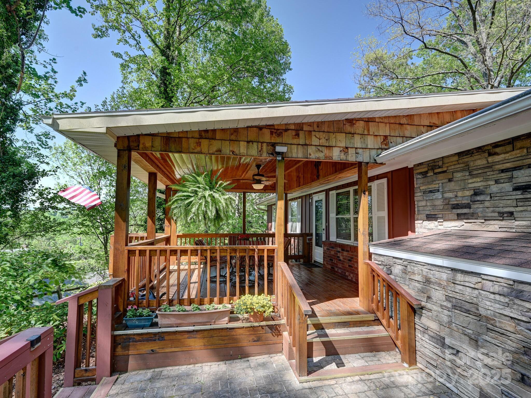 Property Photo: 6 Westridge Court NC 28806