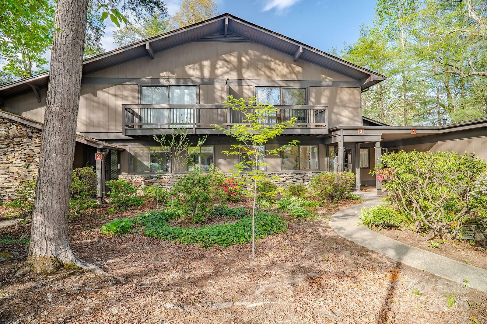 Property Photo: 106 Laurelwood Circle W 3 NC 28791