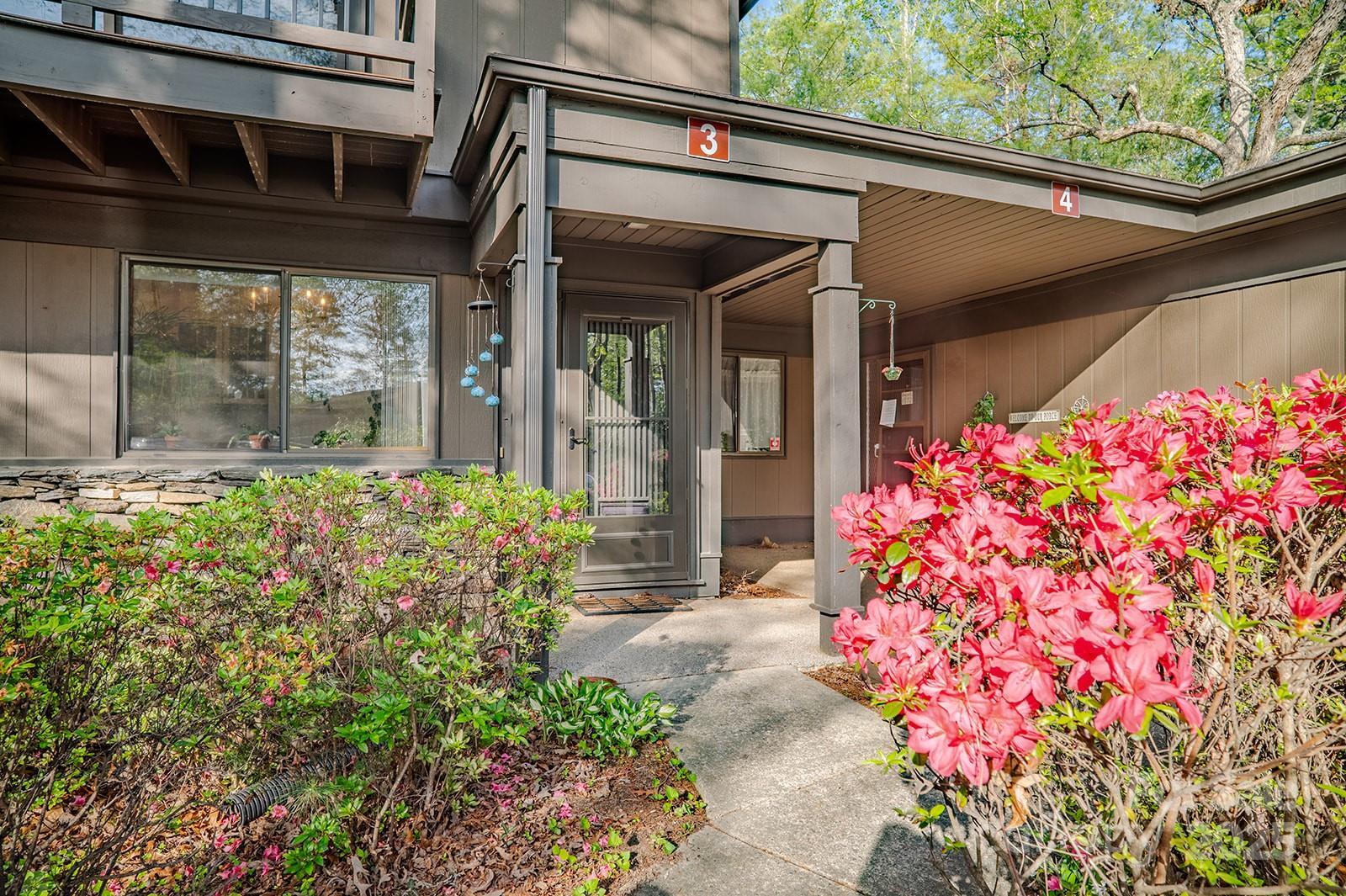 Property Photo: 106 Laurelwood Circle W 3 NC 28791