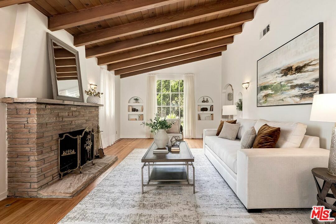 Property Photo: 400 E Rustic Rd CA 90402