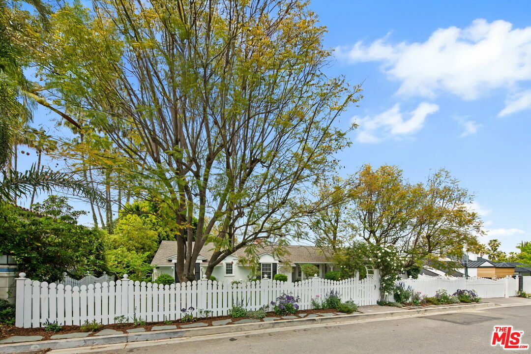 Property Photo: 17949 Karen Dr CA 91316