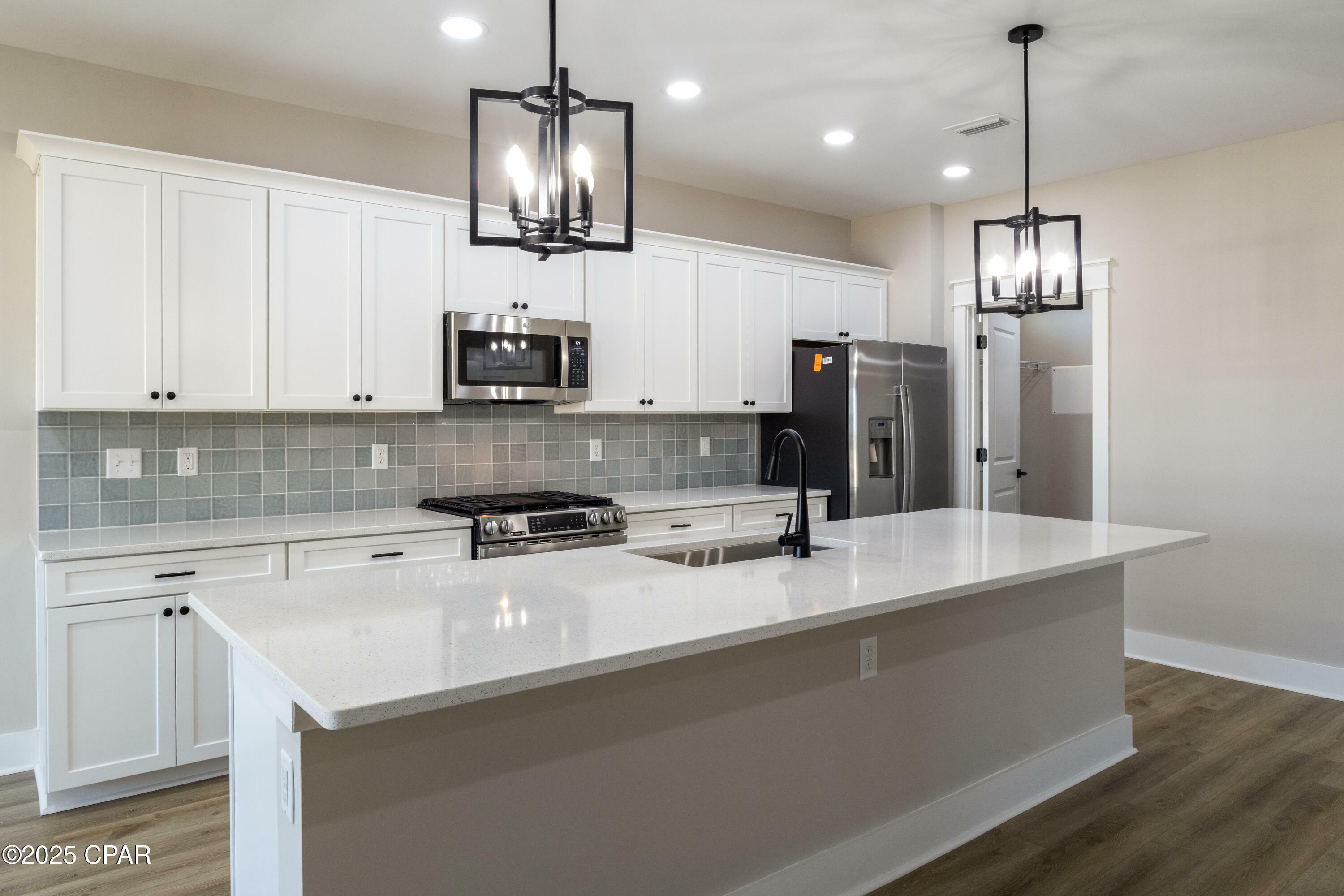 Property Photo: 3841 Red Deer Circle FL 32404