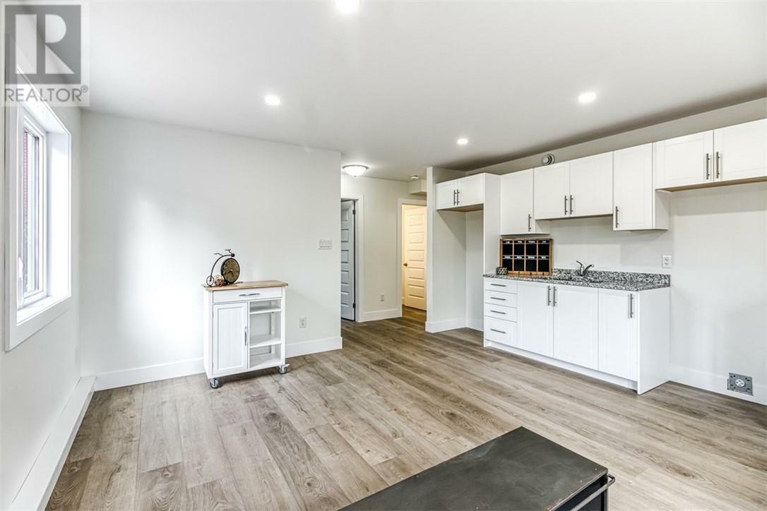 Photo de la propriété: 115 Parkwood Street ON P3A 0C4