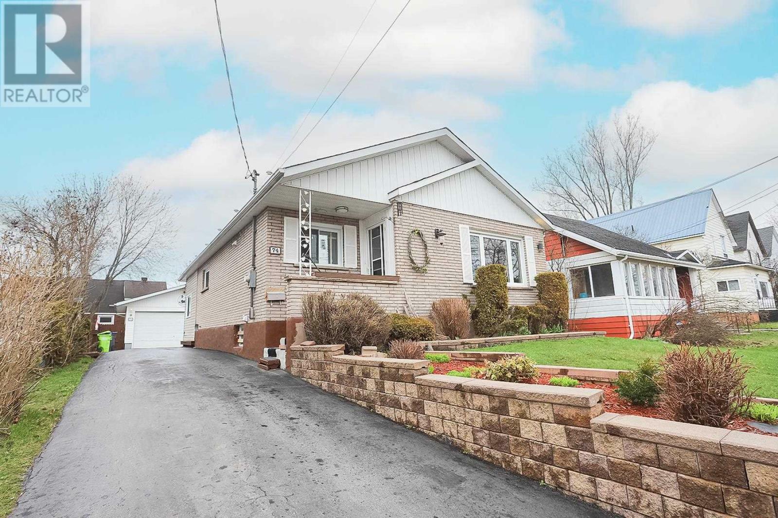 Property Photo: 74 Bloor St W ON P6C 1H5