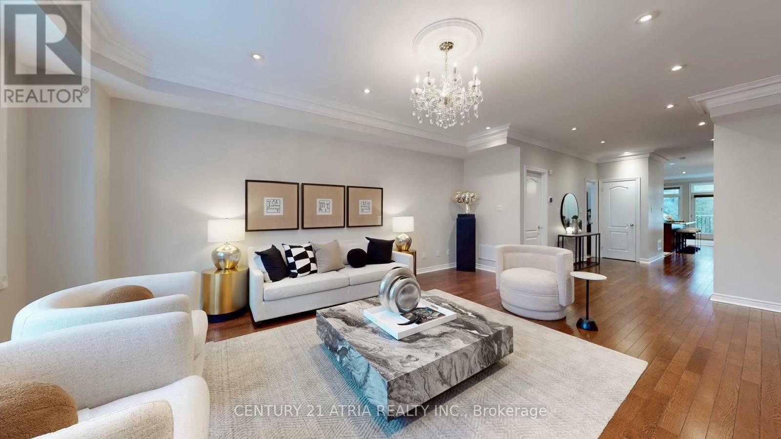 Photo de la propriété: 194 Finch Avenue East ON M2N 4R9