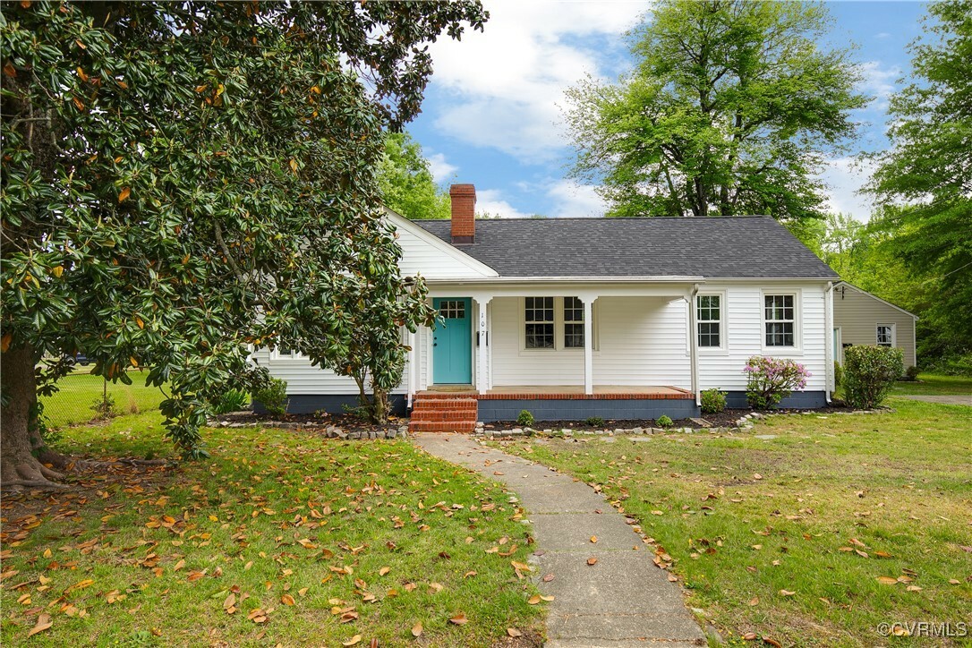 Property Photo: 107 S Kalmia Avenue VA 23075