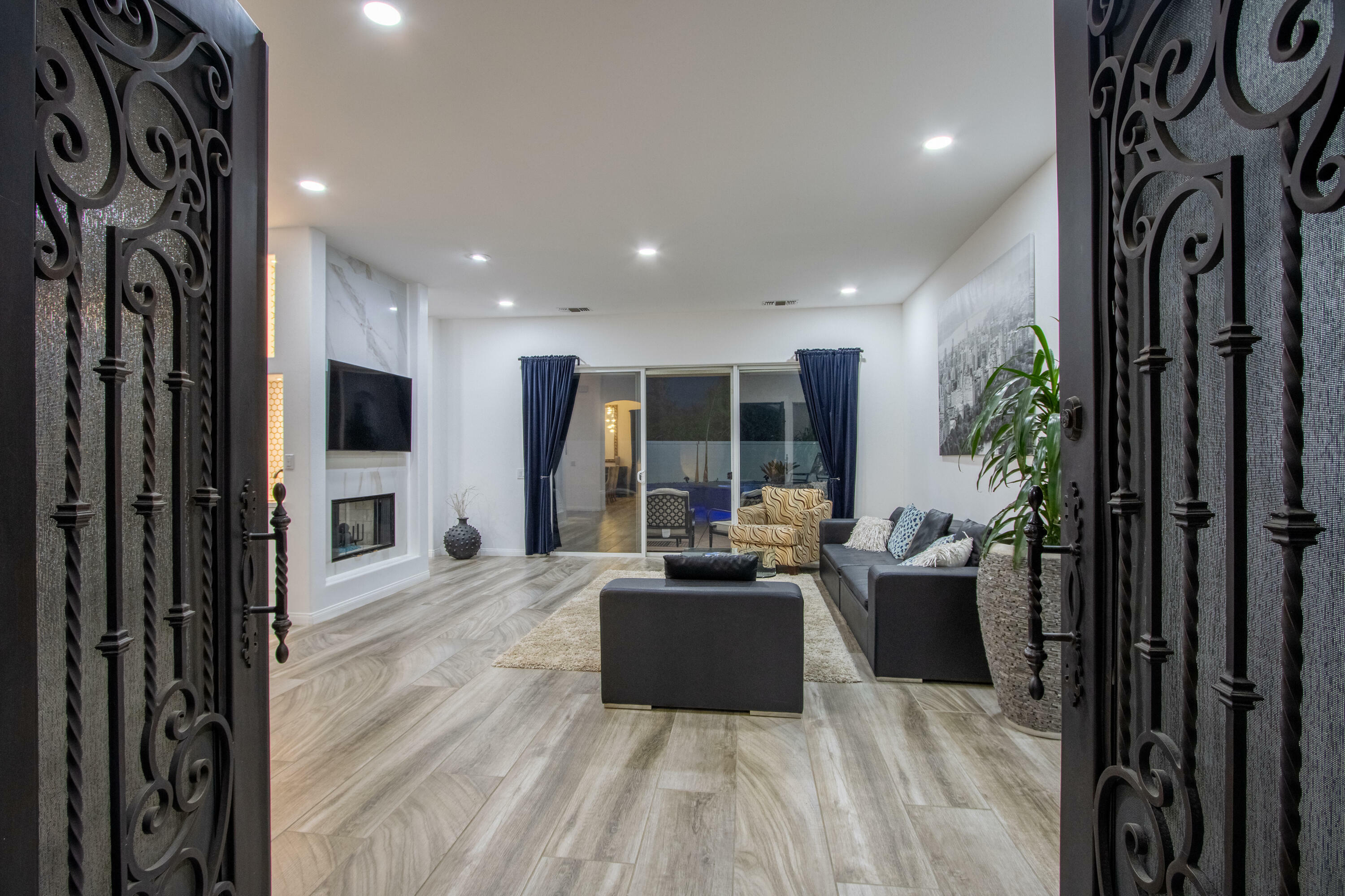 Property Photo: 6 Bristol Court CA 92270