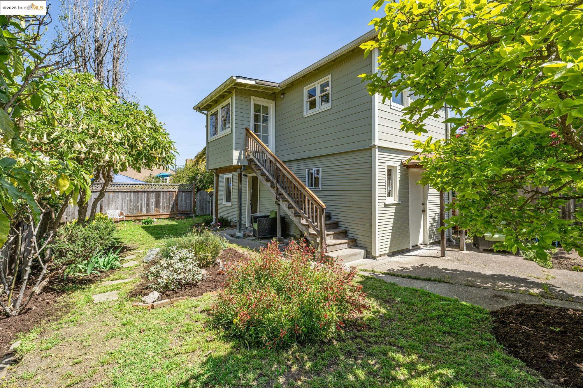 Property Photo: 1615 Blake St CA 94703