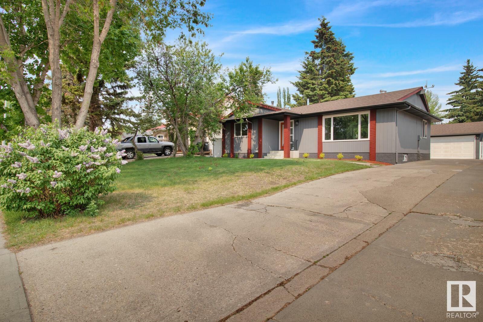Property Photo: 126 Georgian Way AB T8A 2W2
