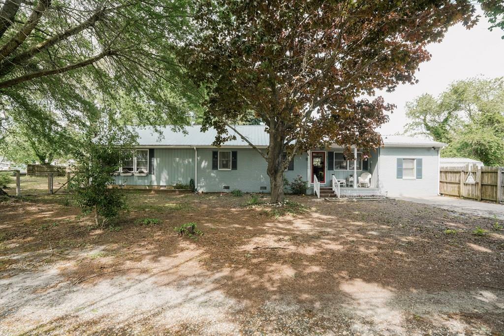 Property Photo: 8045 Hickman Farm Ln VA 23337