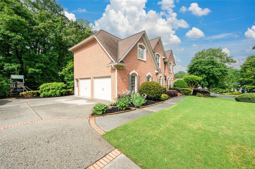 Property Photo: 1430 Hampton Hill Drive GA 30022