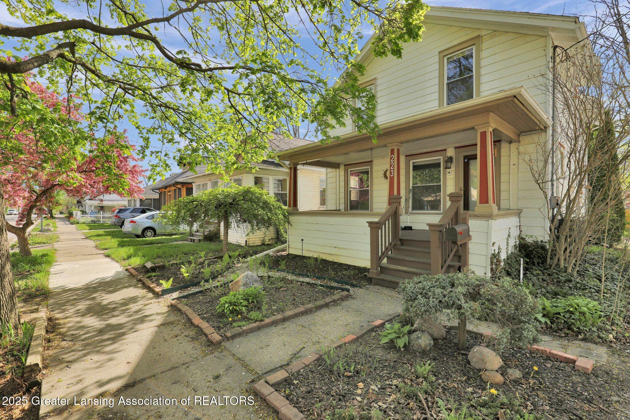 Property Photo: 223 N Fairview MI 48912