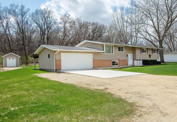 Property Photo: 1002 201st Street IA 50645