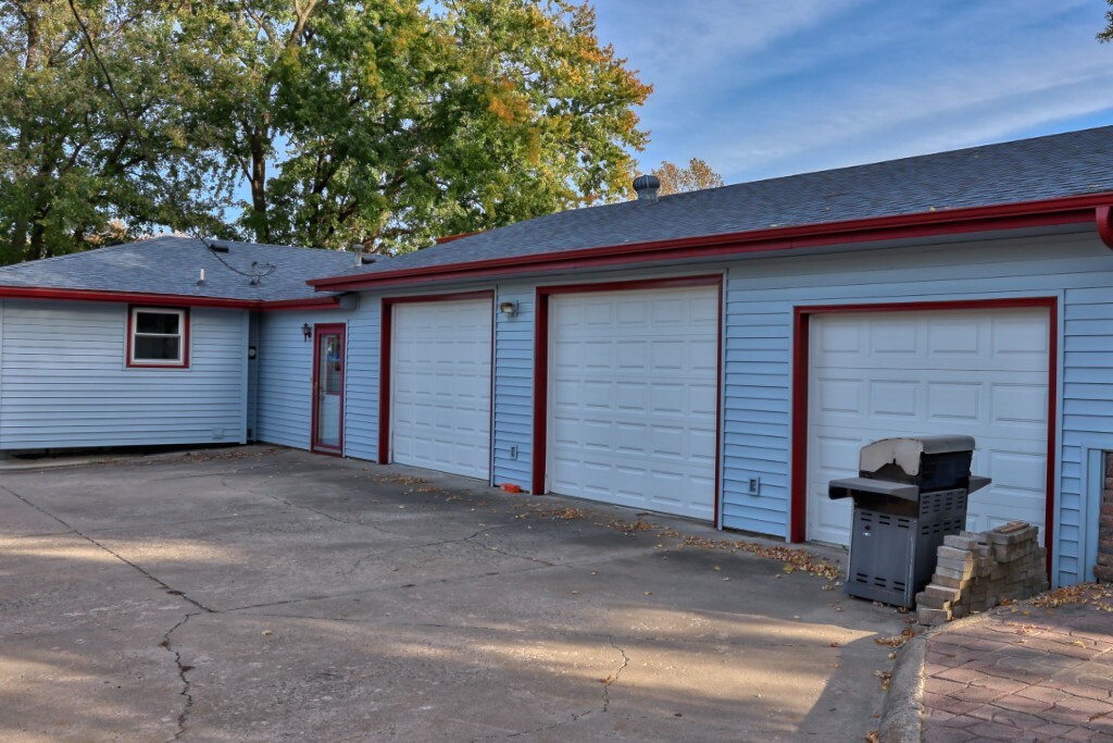 Property Photo: 617 N Main Street IA 50170