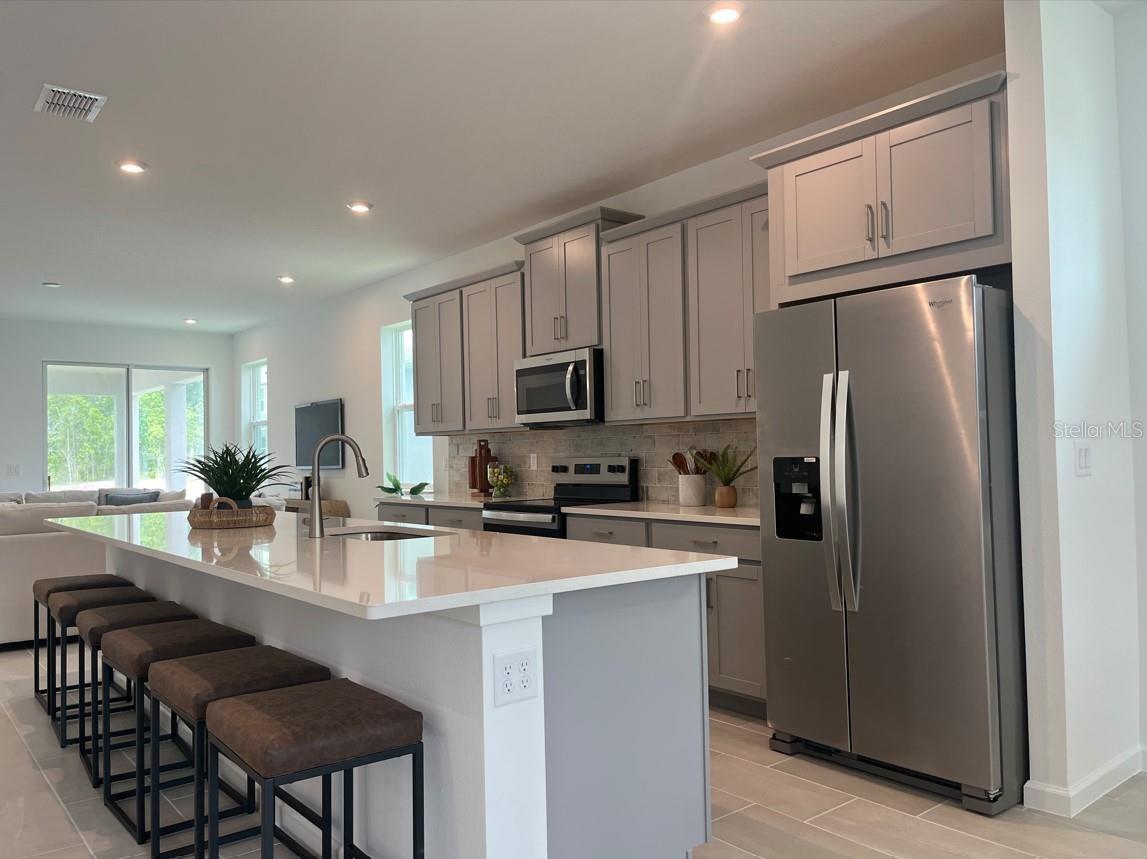 Property Photo: 13082 Pergola Avenue FL 32832