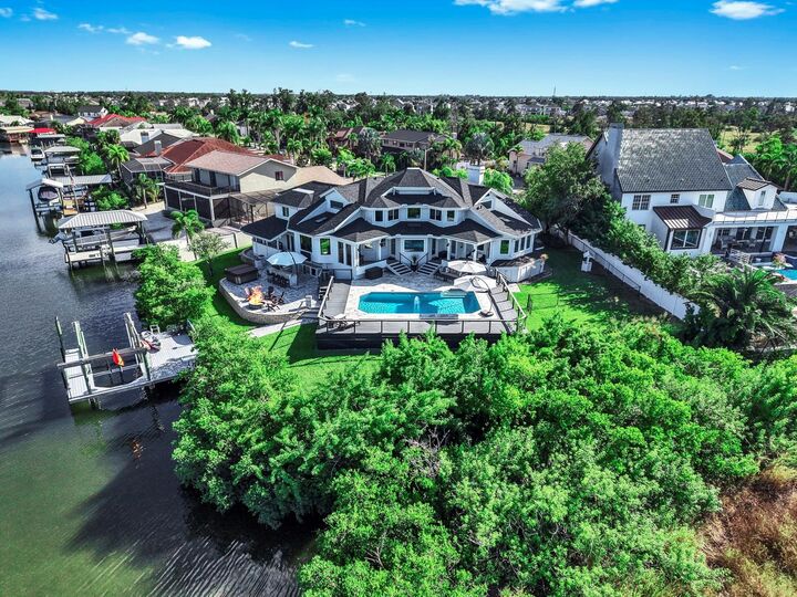 Property Photo:  945 Bunker View Drive  FL 33572 