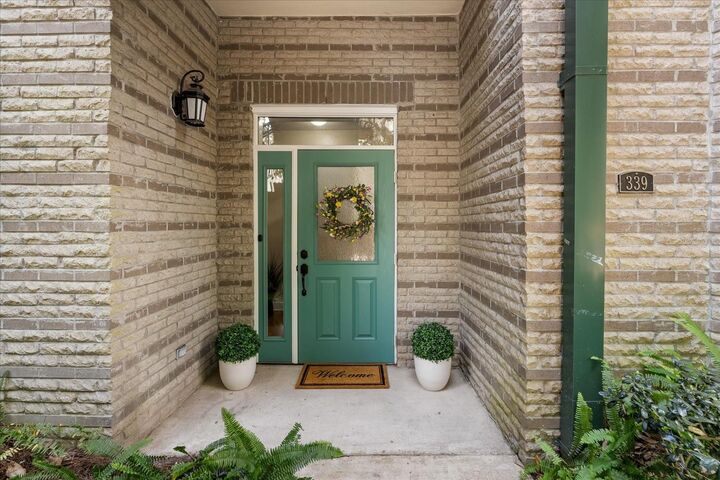 Property Photo:  339 NE 2nd Avenue  FL 32601 