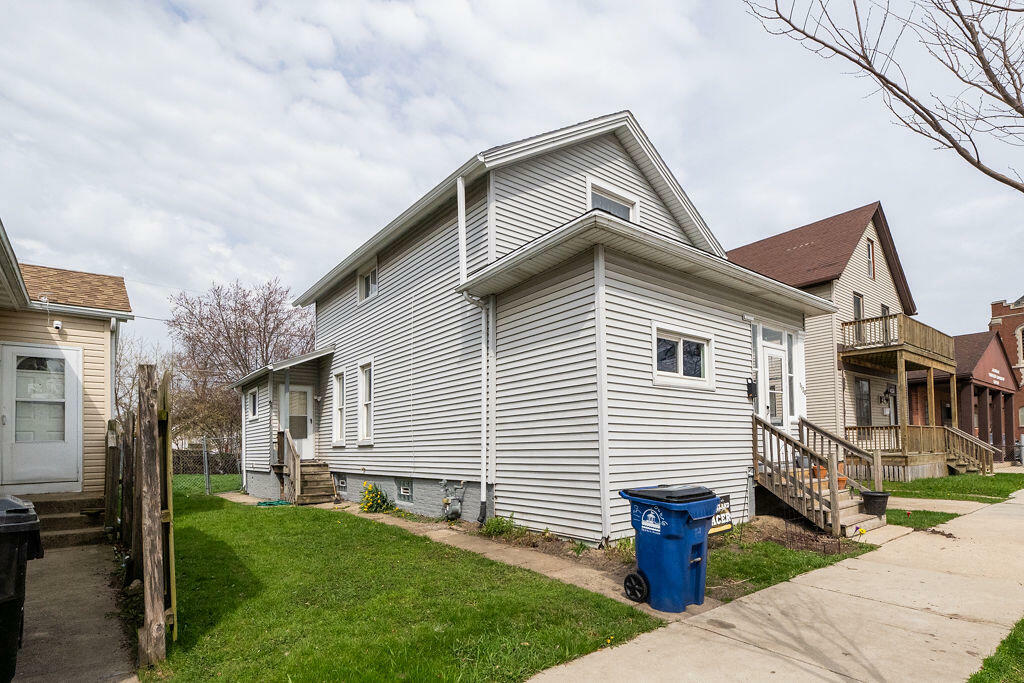 Property Photo: 1130 Grand Ave WI 53403