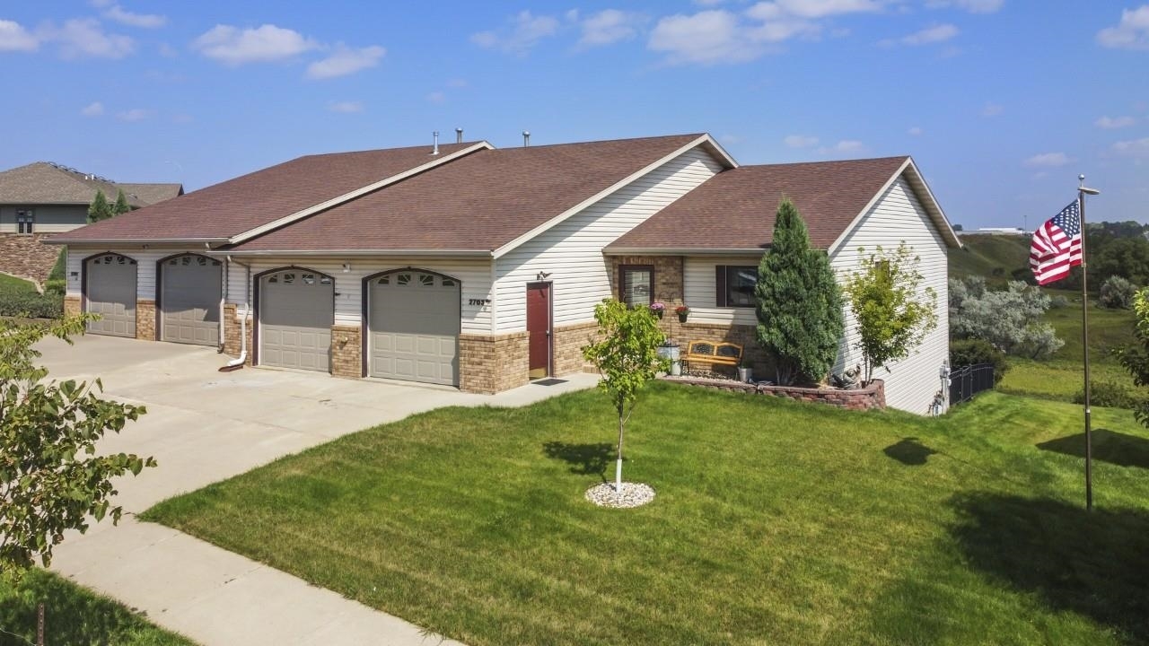 2703 6th Street SE  Minot ND 58701 photo