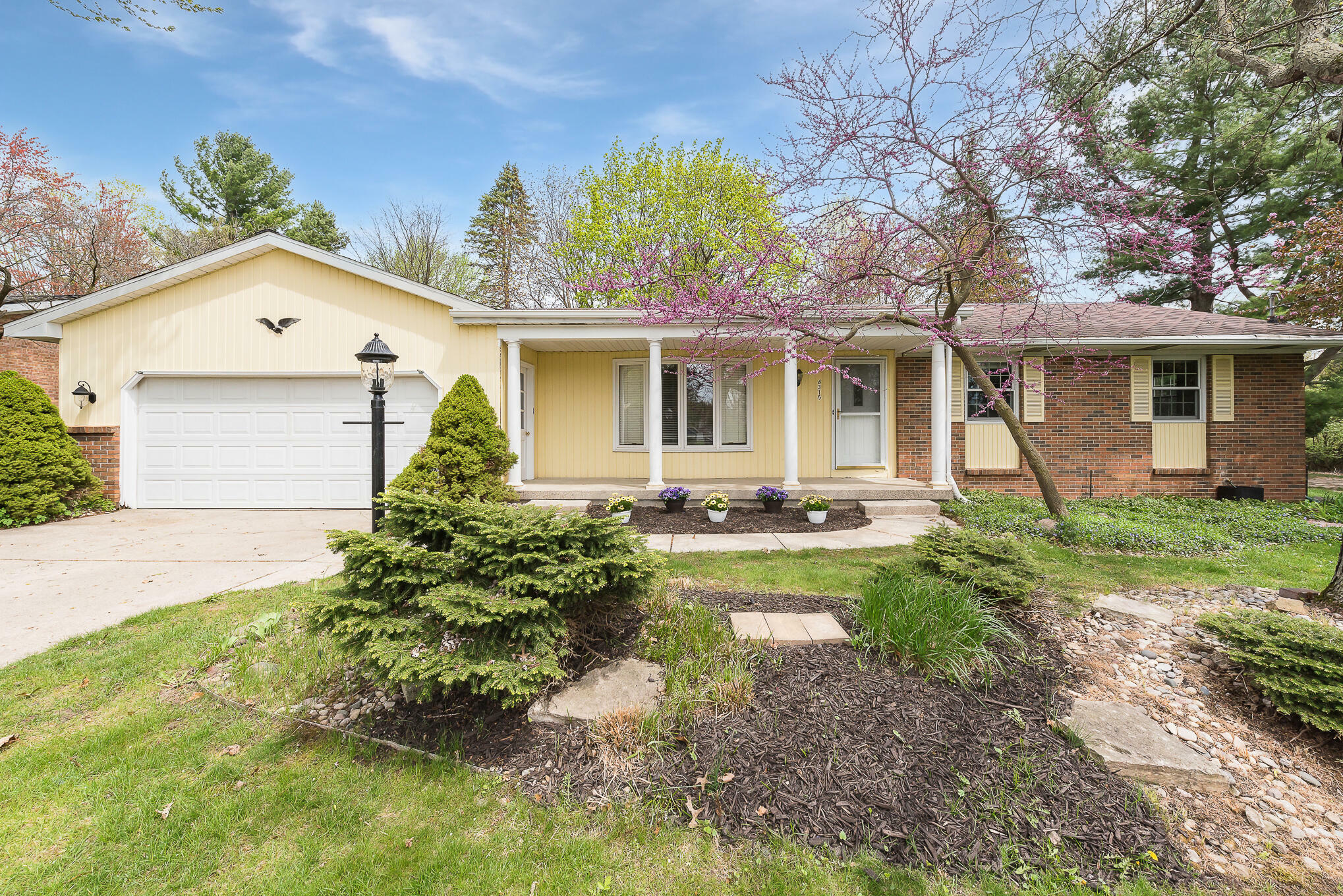 Property Photo: 4315 Castle Drive SE MI 49546