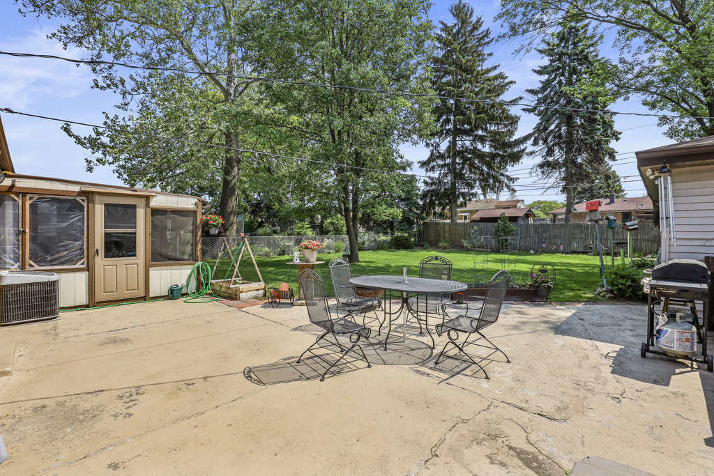 Property Photo: 11341 S Nagle Avenue IL 60482