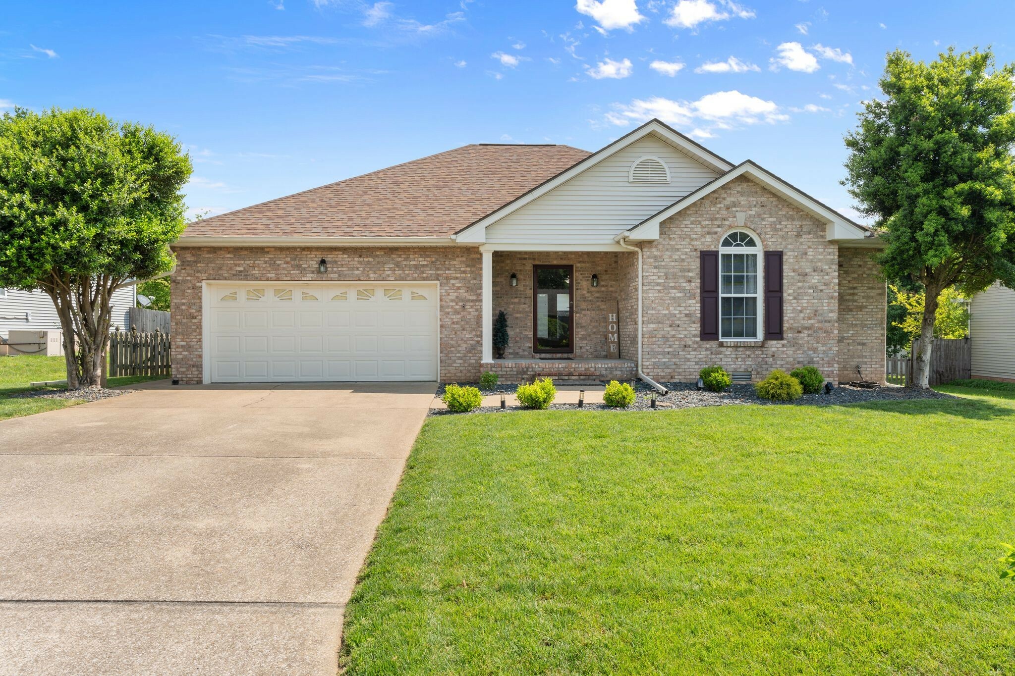 Property Photo: 917 Lone Oak Dr TN 37066