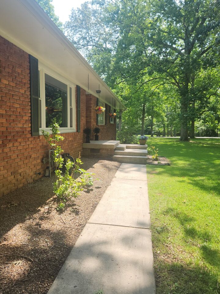 Property Photo: 215 White Oak Dr TN 37355