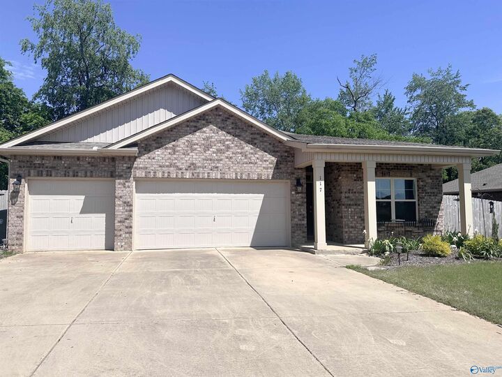 Property Photo:  117 Edensmith Drive  AL 35761 