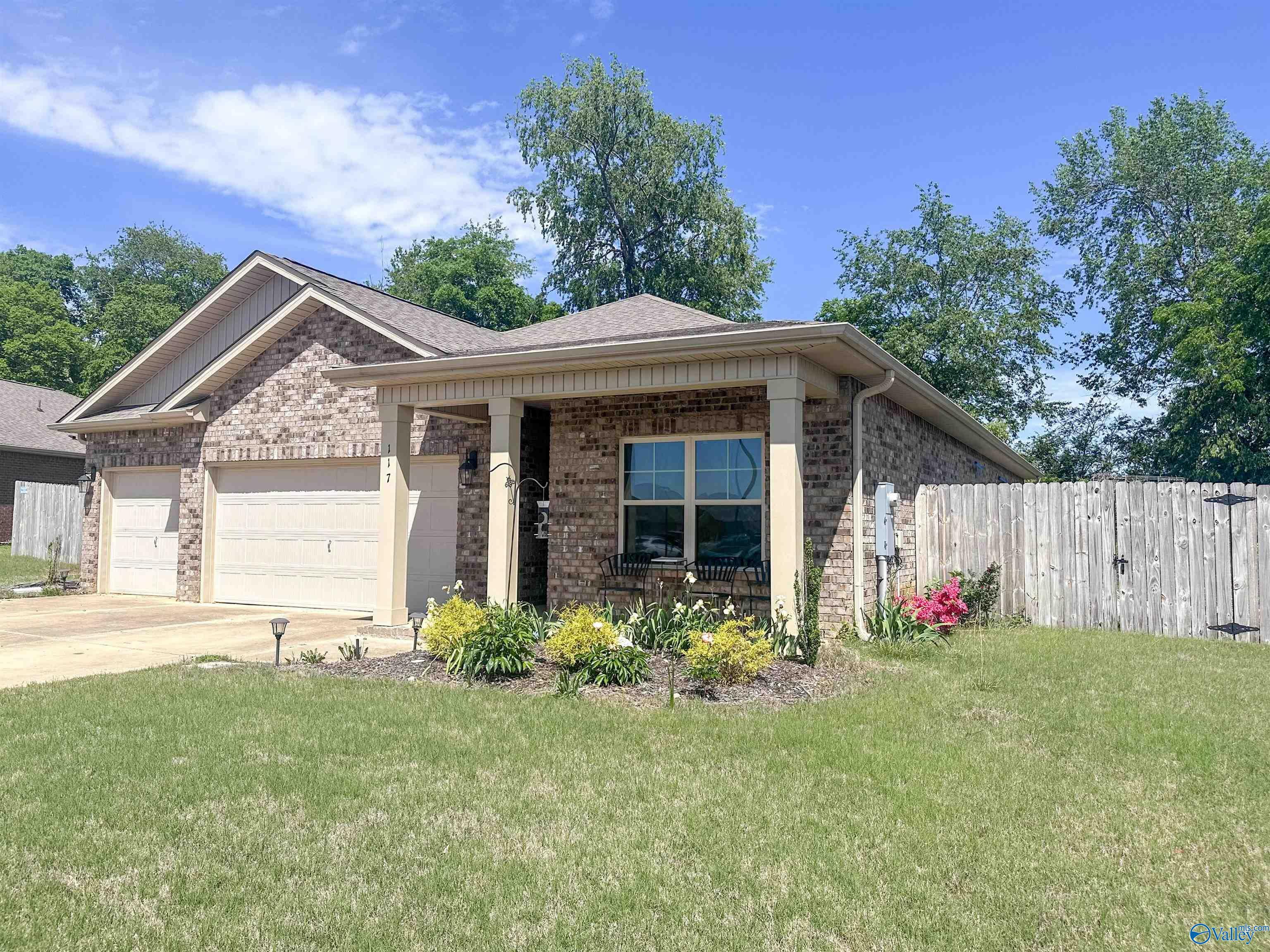 Property Photo: 117 Edensmith Drive AL 35761