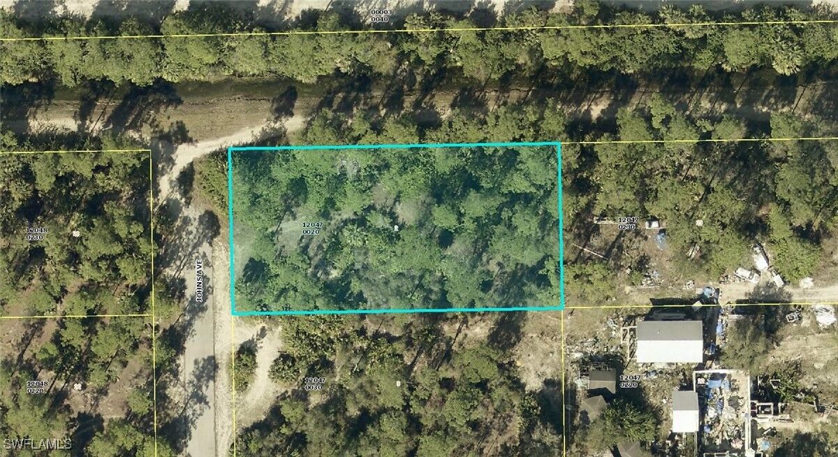Property Photo: 2320 Johns Avenue FL 33920