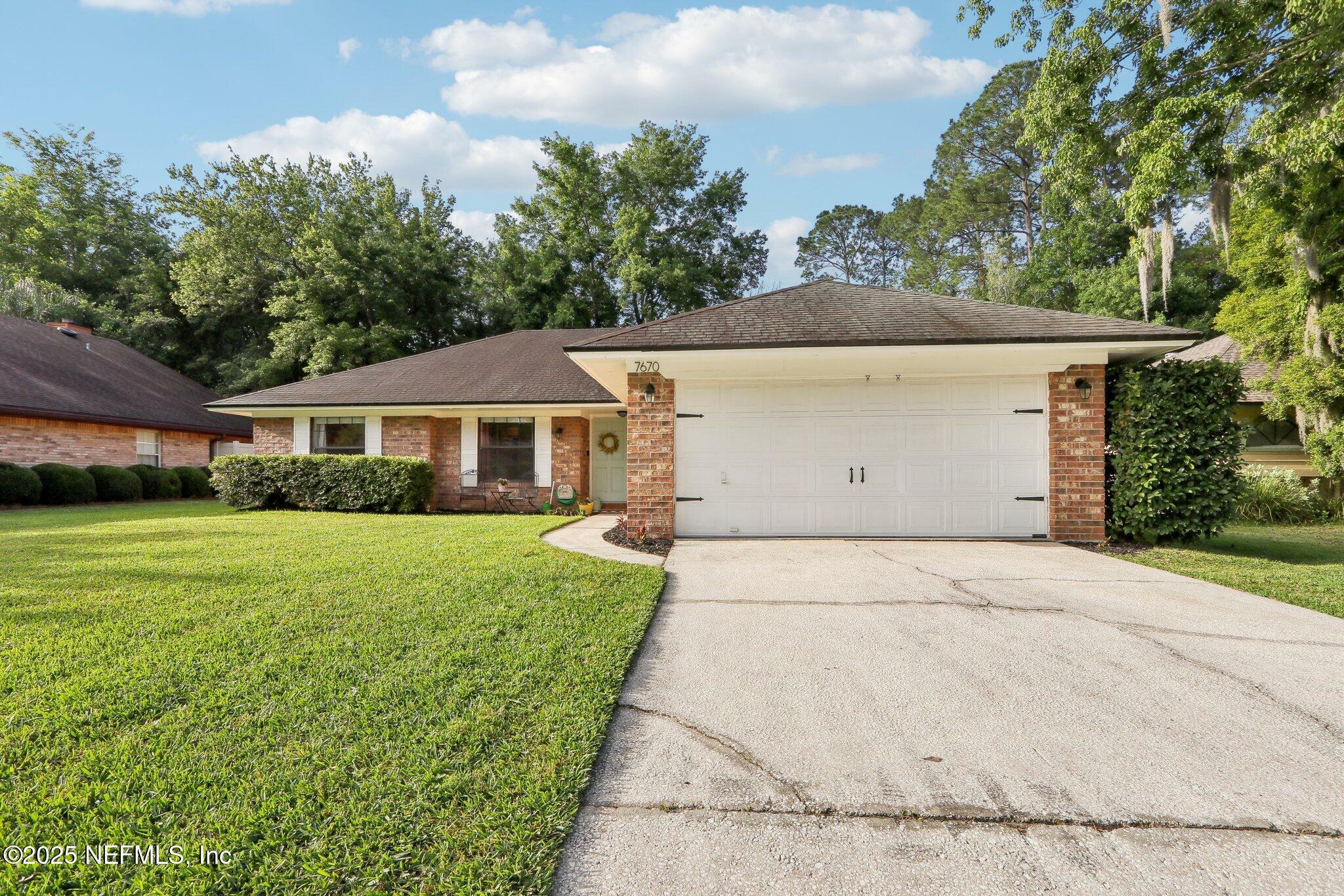 Property Photo: 7670 Hilsdale Harbor Court FL 32216