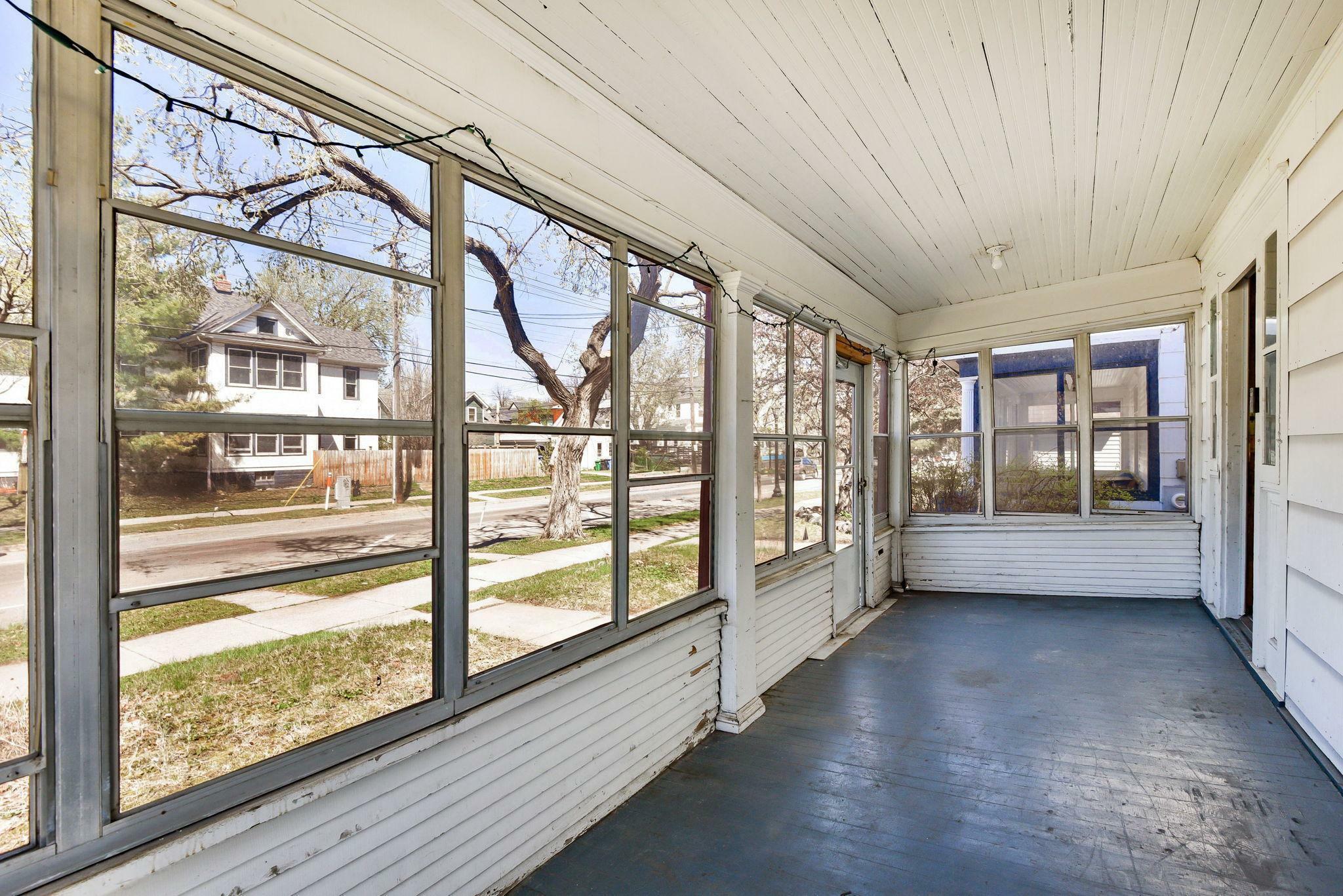 Property Photo: 919 W 28th Street MN 55408