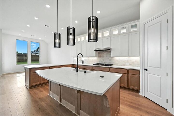 Property Photo: 552 Pebble Drive TX 75167