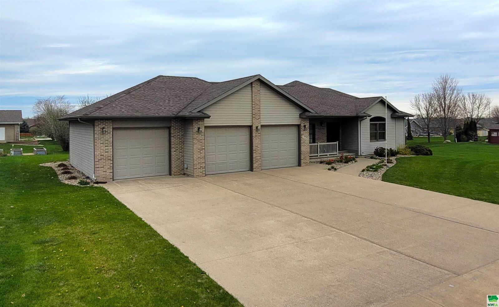 Property Photo: 540 14th St SE IA 51250