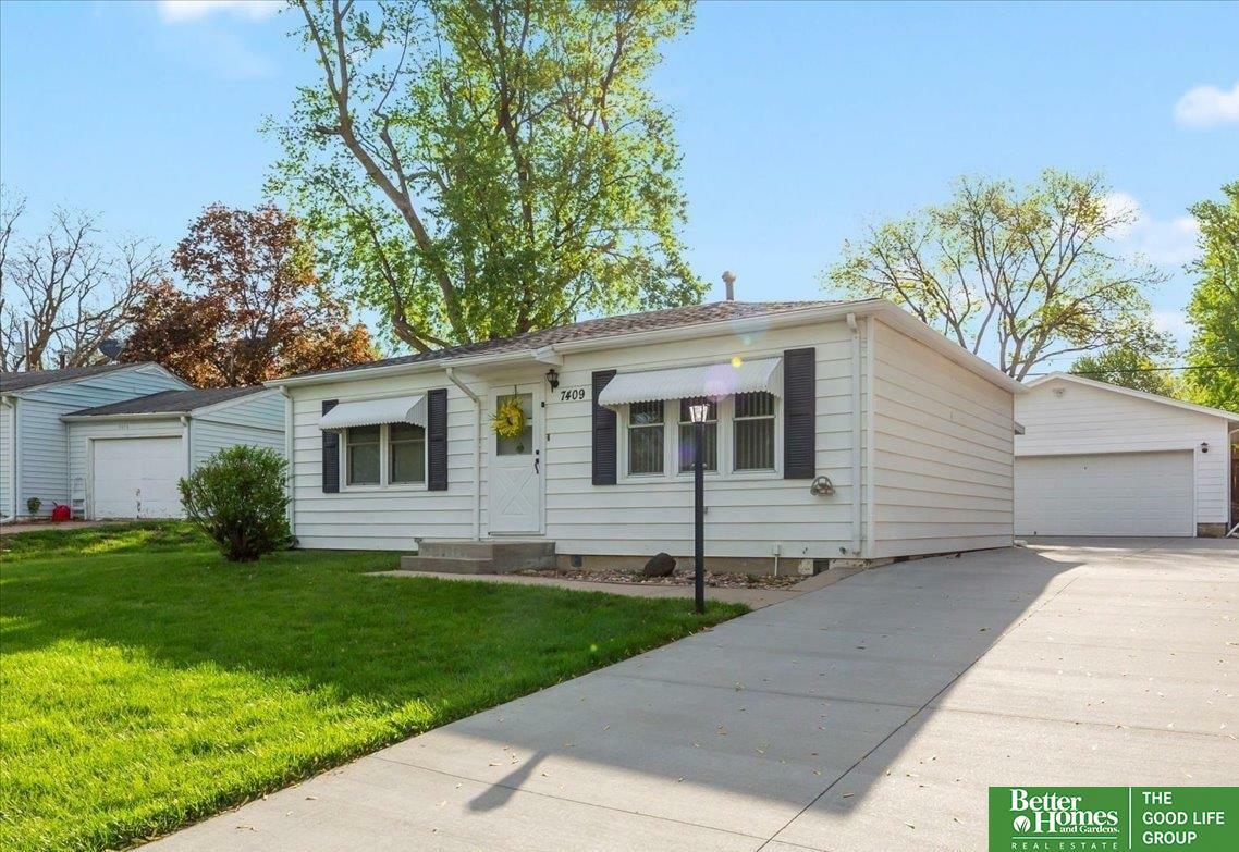 Property Photo: 7409 S 41st Street NE 68147